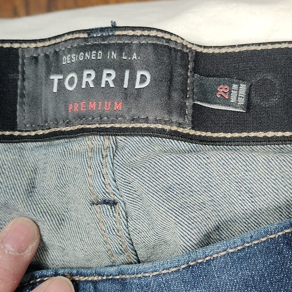 Torrid sky high skinny crop women's jean shorts size 28 - Picture 2 of 14